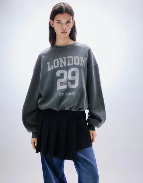  Pull & Bear London 29 Graphic Sweatshirt In Faded Black Grey 