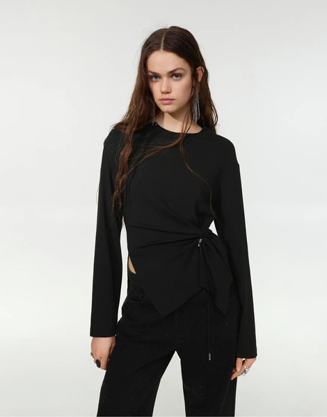  Pull & Bear Long Sleeve T Shirt In Black 
