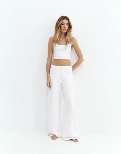  Pull & Bear Loose Oversize Jeans In White 