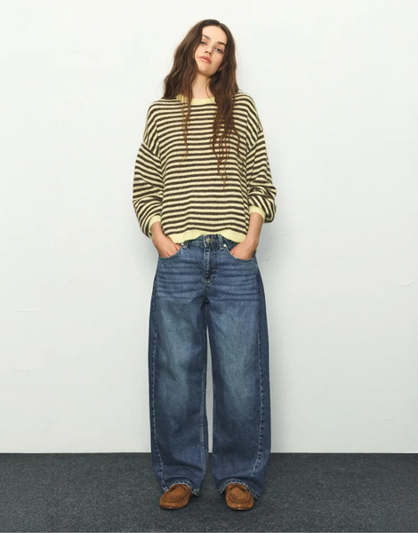  Pull & Bear Low Rise Barrel Jeans In Medium Blue 