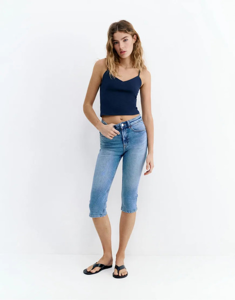  Pull & Bear Mid Waist Capris In Medium Blue 