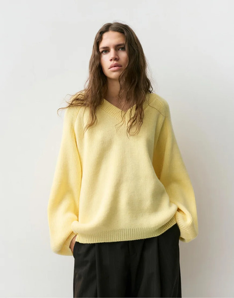  Pull & Bear Oversize Asymmetric Hem Jumper In Yellow 