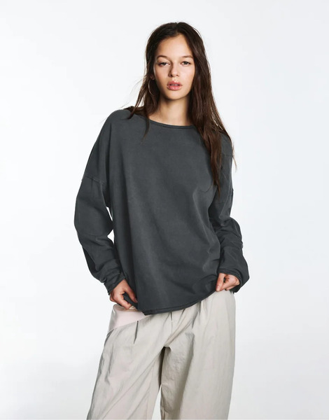  Pull & Bear Oversize Long Sleeve T Shirt In Dark Grey 