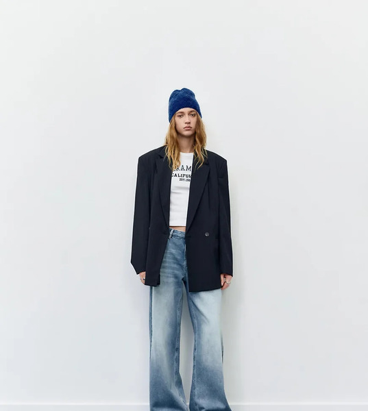  Pull & Bear Petite Loose Oversize Jeans In Medium Blue 