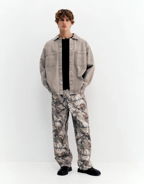  Pull & Bear Printed Trousers With Pockets In Multi 