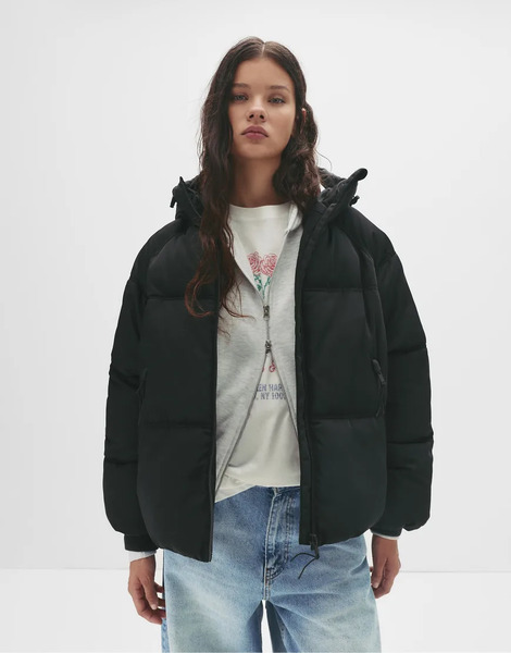  Pull & Bear Puffer Jacket With Hood In Black 