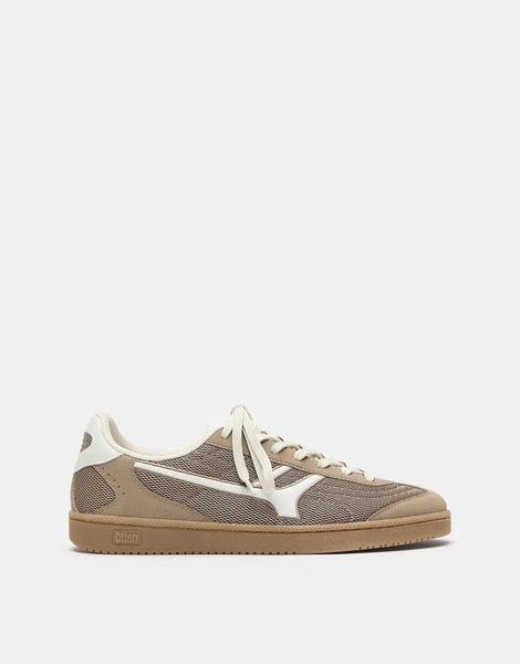 Pull & Bear Retro Textured Trainers In Brown 
