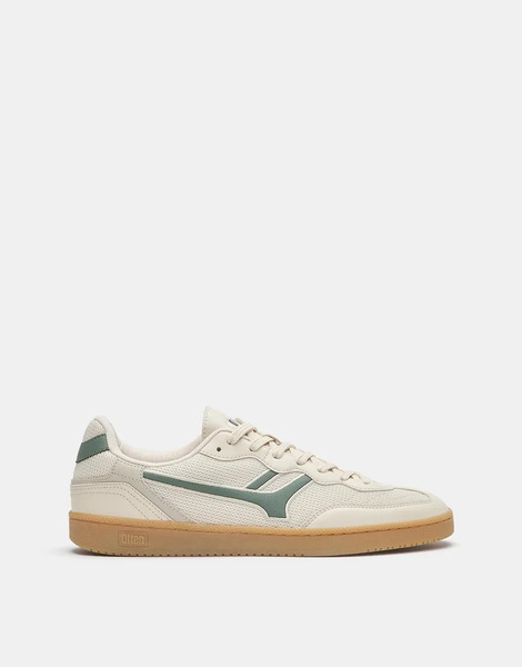  Pull & Bear Retro Trainers In Ecru White 