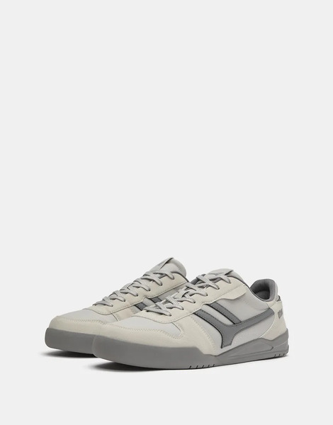  Pull & Bear Retro Trainers In Grey 
