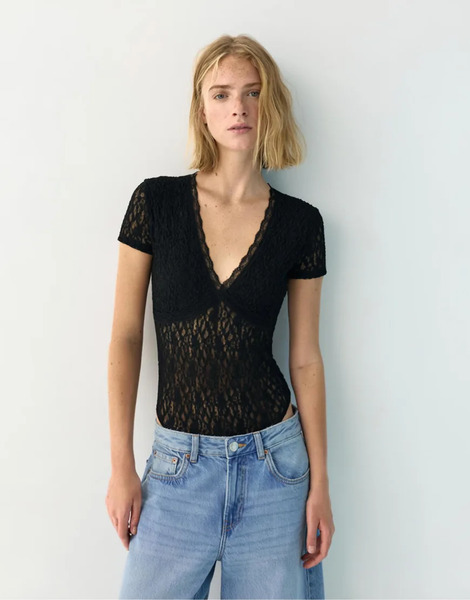  Pull & Bear Short Sleeve Lace Bodysuit In Black 
