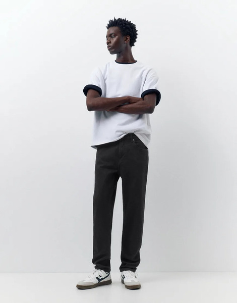  Pull & Bear Slim Fit Jeans In Black 