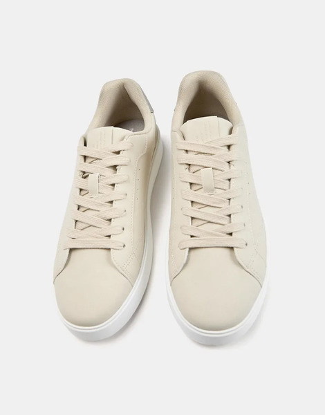  Pull & Bear Sneakers In Ecru White 