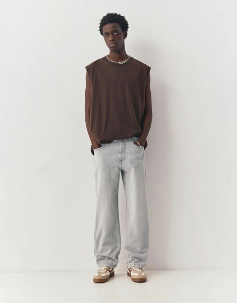 Pull & Bear Straight Leg Jeans In Pale Grey 