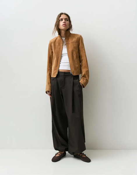  Pull & Bear Striped Barrel Trousers With Darts In Brown 