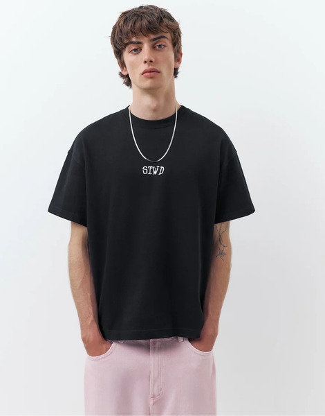  Pull & Bear Stwd Graphic T Shirt In Black 