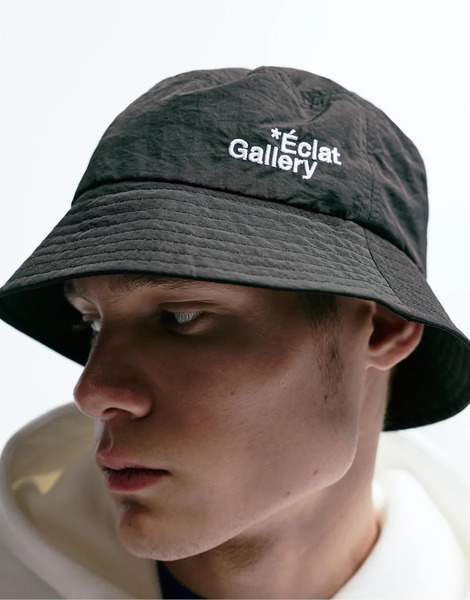  Pull & Bear Technical Text Bucket Hat In Black 