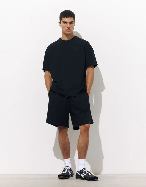  Pull & Bear Textured Bermuda Sweatpants In Black 