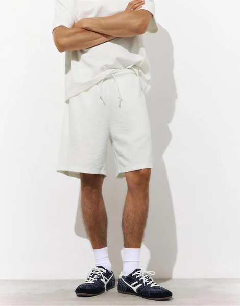  Pull & Bear Textured Bermuda Sweatpants In Off White 