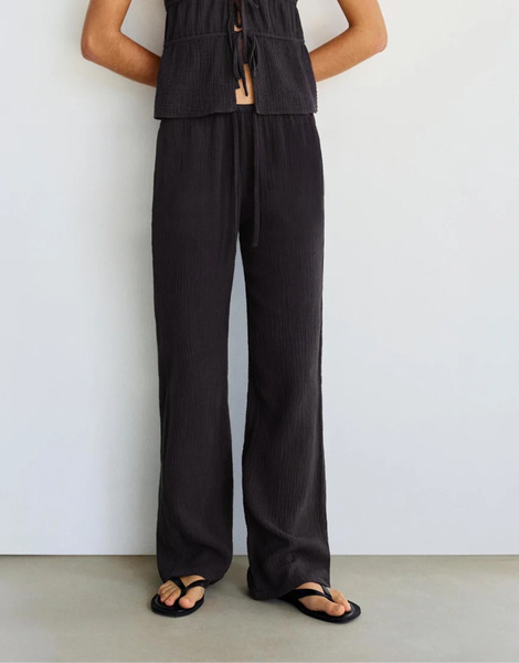  Pull & Bear Textured Flowing Trousers In Faded Black Grey 