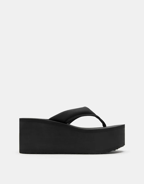  Pull & Bear Thong Flatform Wedge In Black In Black 