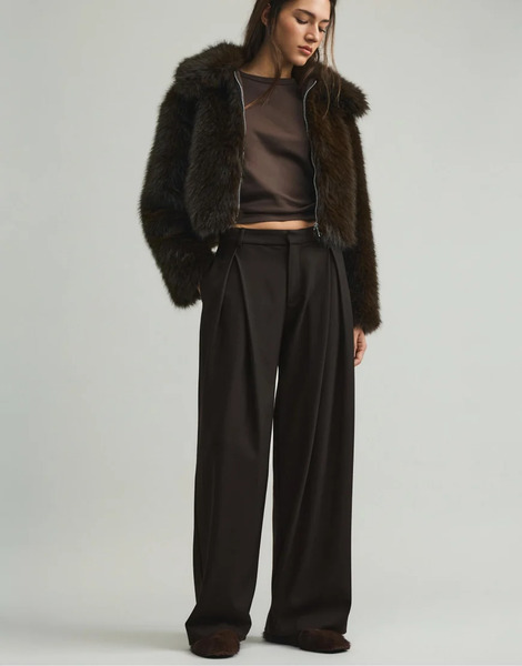  Pull & Bear Voluminous Darted Smart Trousers In Brown 