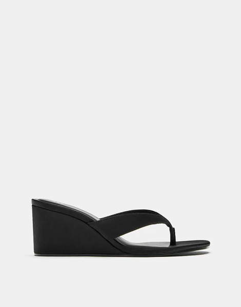  Pull & Bear Wedge High Heel Sandals In Black 