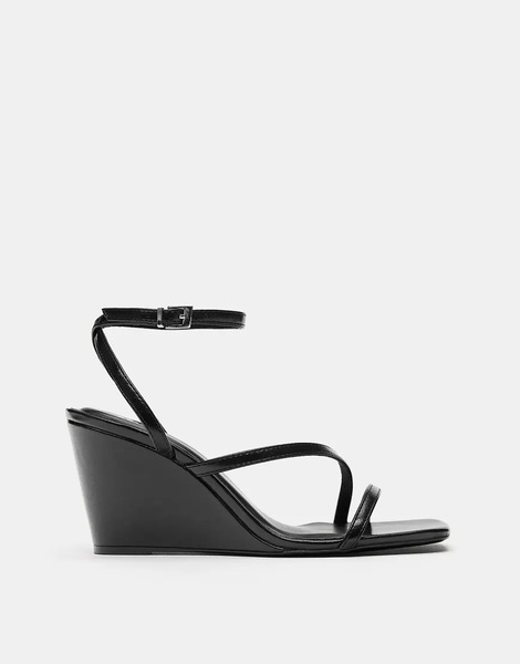  Pull & Bear Wedge Strap Sandals In Black 