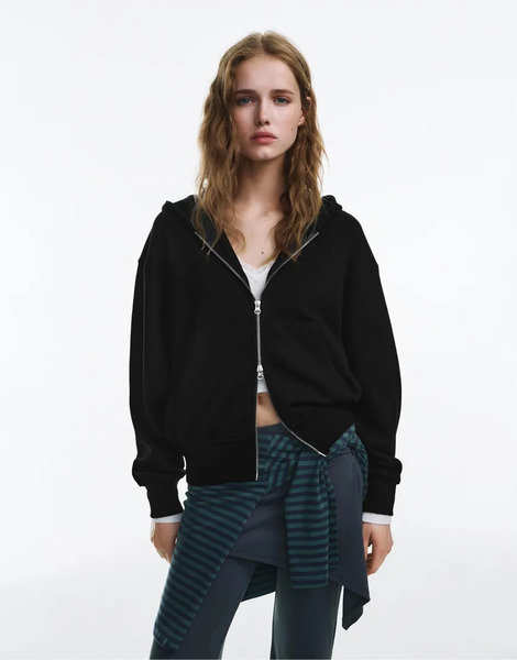  Pull & Bear Zip Up Hoodie In Black 