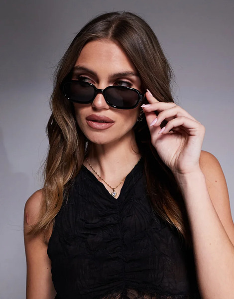  Quay Could Never Slim Round Sunglasses In Black 