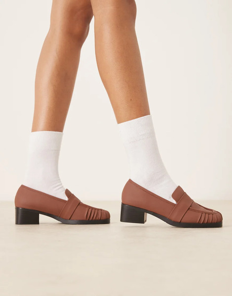  Raid Aarvi Square Toe Loafers In Brown 