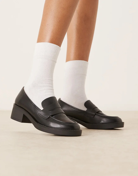  Raid Aarya Loafers In Black 