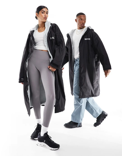  Regatta Adult's Changing Robe In Black 