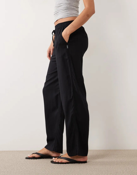  Regatta Lightweight Elbrie Trousers In Black 