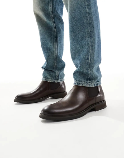  Schuh Declan Cheslea Boots In Chocolate Brown 
