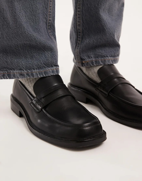  Seqwl Square Toe Loafers In Black 