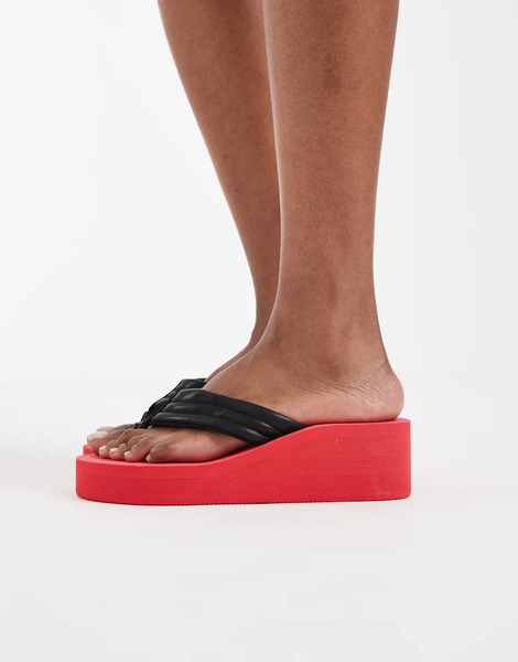  Seqwl Thong Flatform Wedge In Red/black 