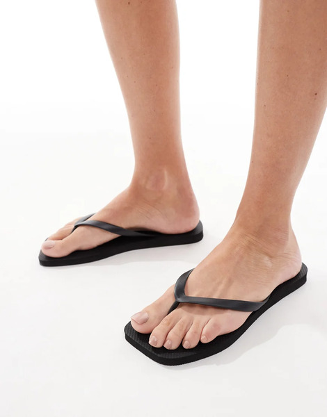  Seqwl Thong Sandals With Square Toe In Black 