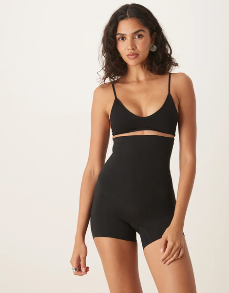  Spanxsculpt Seamless Power High Waisted Short In Black 