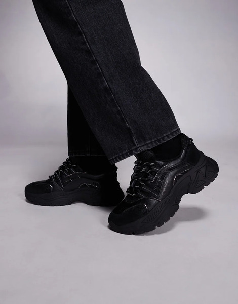  Steve Madden Animates Chunky Trainers In Black 