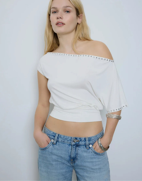  Stradivarius Asymmetric Stud T Shirt In Ecru White 