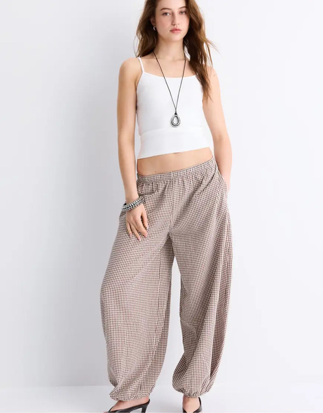  Stradivarius B07 Ribbed Strap Top In White 