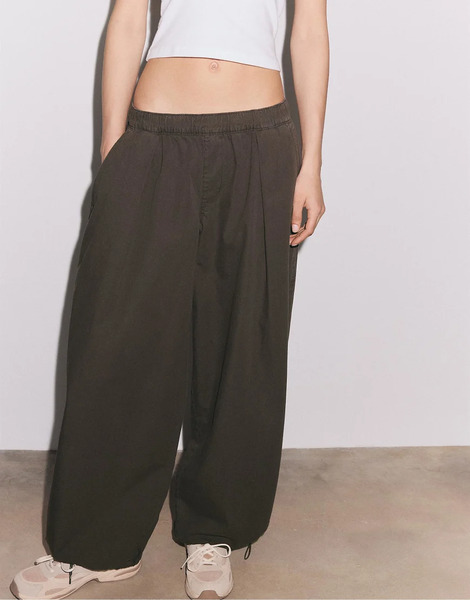  Stradivarius Barrel Poplin Trousers With Stoppers In Brown 