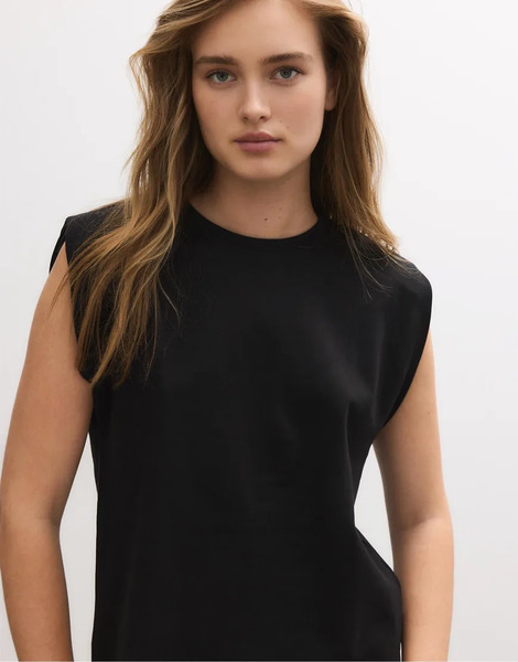  Stradivarius Basic T Shirt With Padded Shoulders In Black 