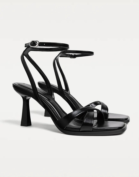  Stradivarius Black Heeled Sandals In Black 