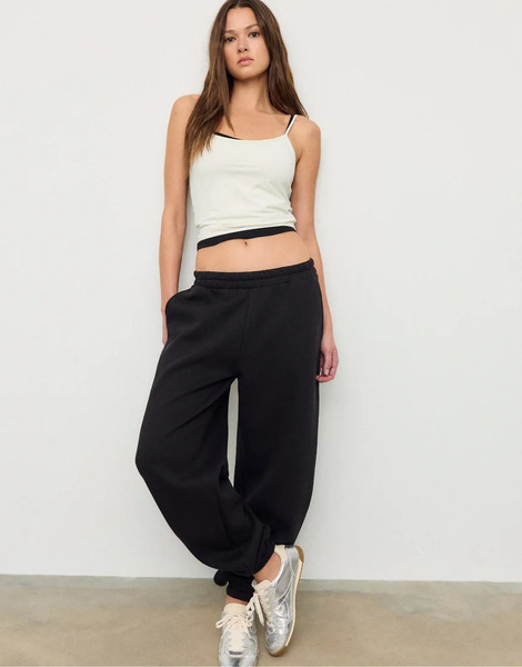  Stradivarius Boyfriend Jogger Trousers In Black 