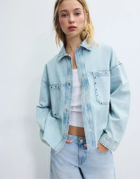  Stradivarius Cropped Studded Denim Overshirt In Medium Blue Denim 