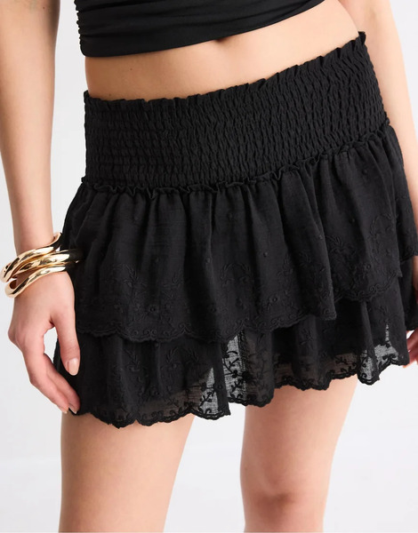  Stradivarius Embroidered Crinkled Skort In Black 