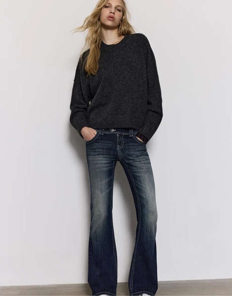  Stradivarius Embroidered Pocket Bell Bottom Jeans In Light Grey Denim Wash Blue 