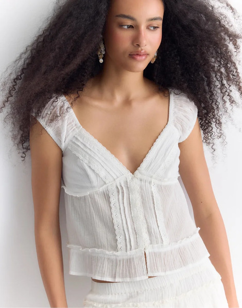  Stradivarius Flowing Button Up Top In White 