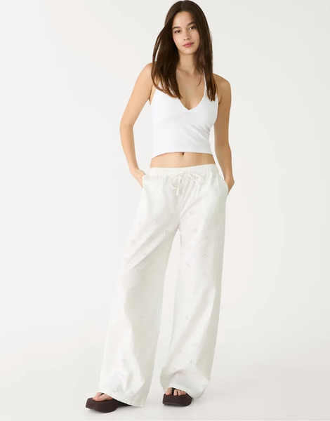  Stradivarius Flowing Trousers With Embroidery In White 